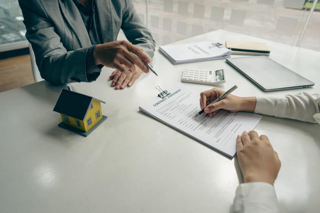 Two people discussing Wills and Trusts