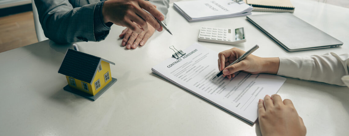 Two people discussing Wills and Trusts