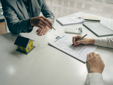 Two people discussing Wills and Trusts